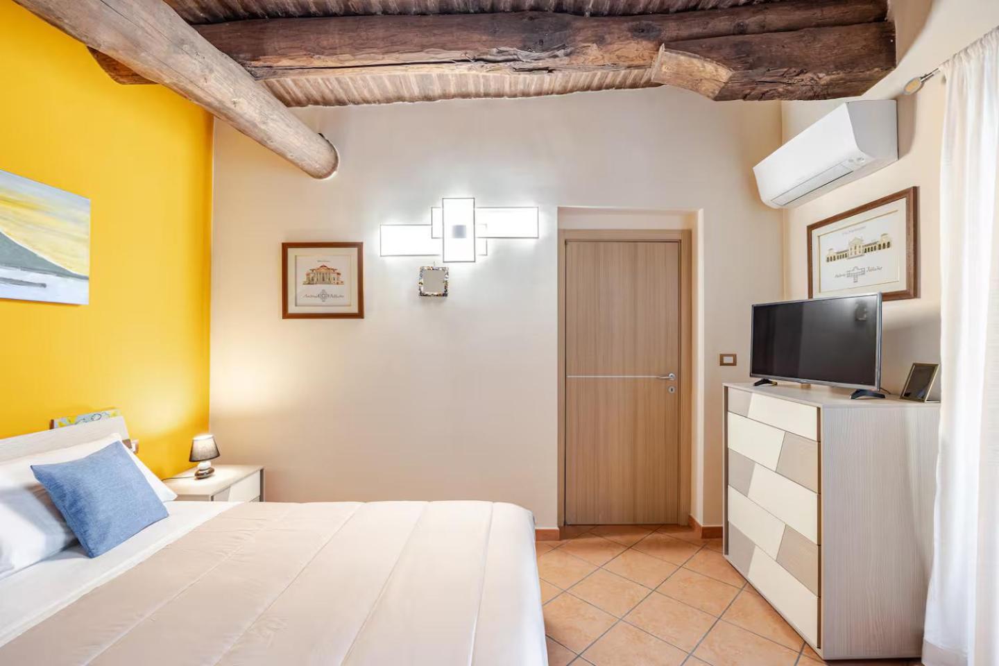 Casa Albertino-In The Heart Of Napoli Esterno foto